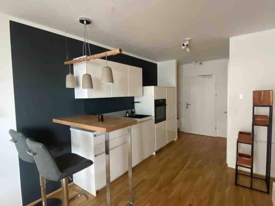 Moderne Wohnung In Der Toplage Inkl. Garage Vienna Esterno foto