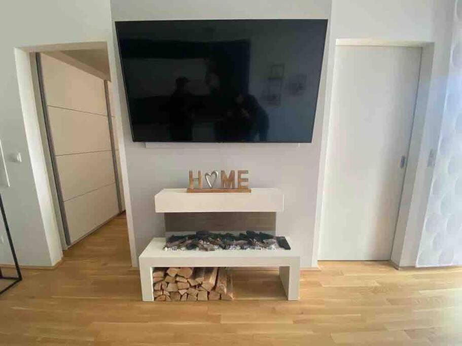 Moderne Wohnung In Der Toplage Inkl. Garage Vienna Esterno foto